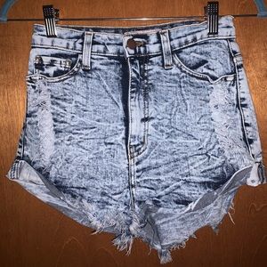 Distressed high waisted jean shorts!